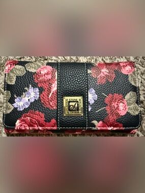 Stone Mountain Rose Bloom Black Floral Pebbled Leather Wallet 7 x 4"